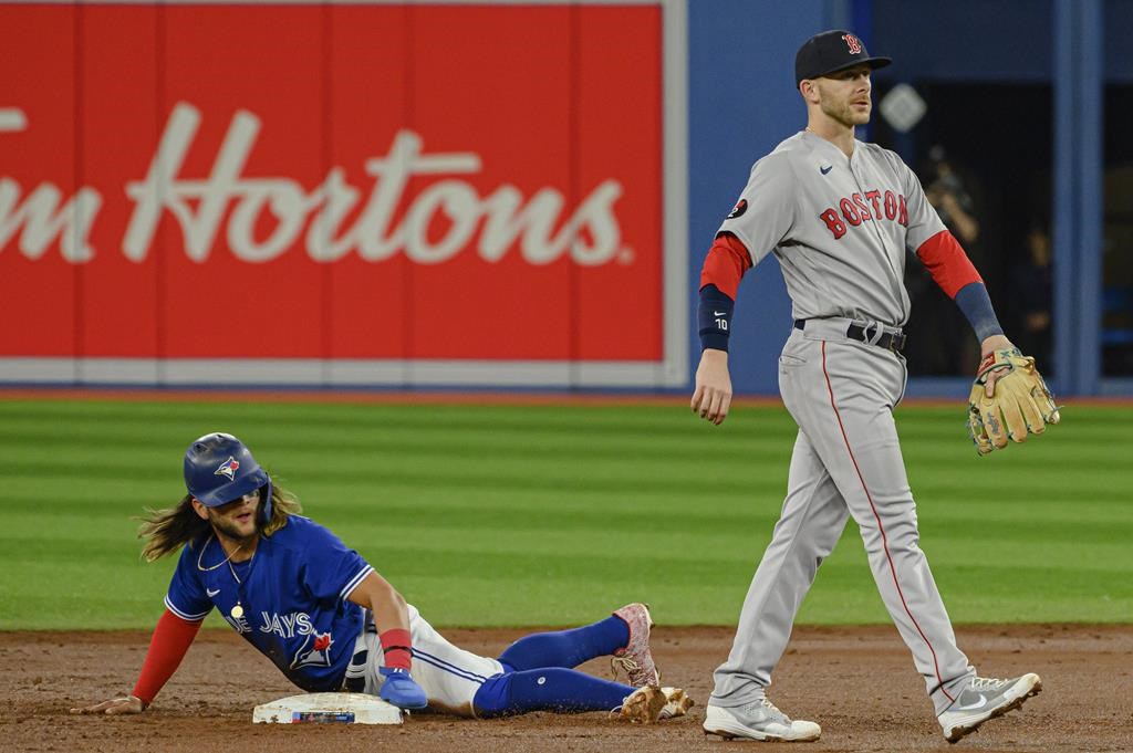 Red Sox defeat Blue Jays to win for first time in five games